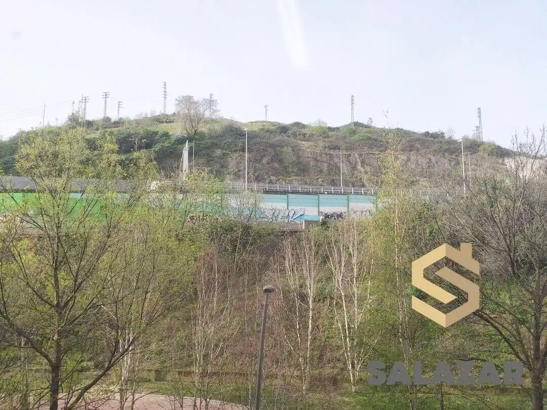 Vista exterior de Pis en venda en Bilbao  amb Calefacció i Jardí privat