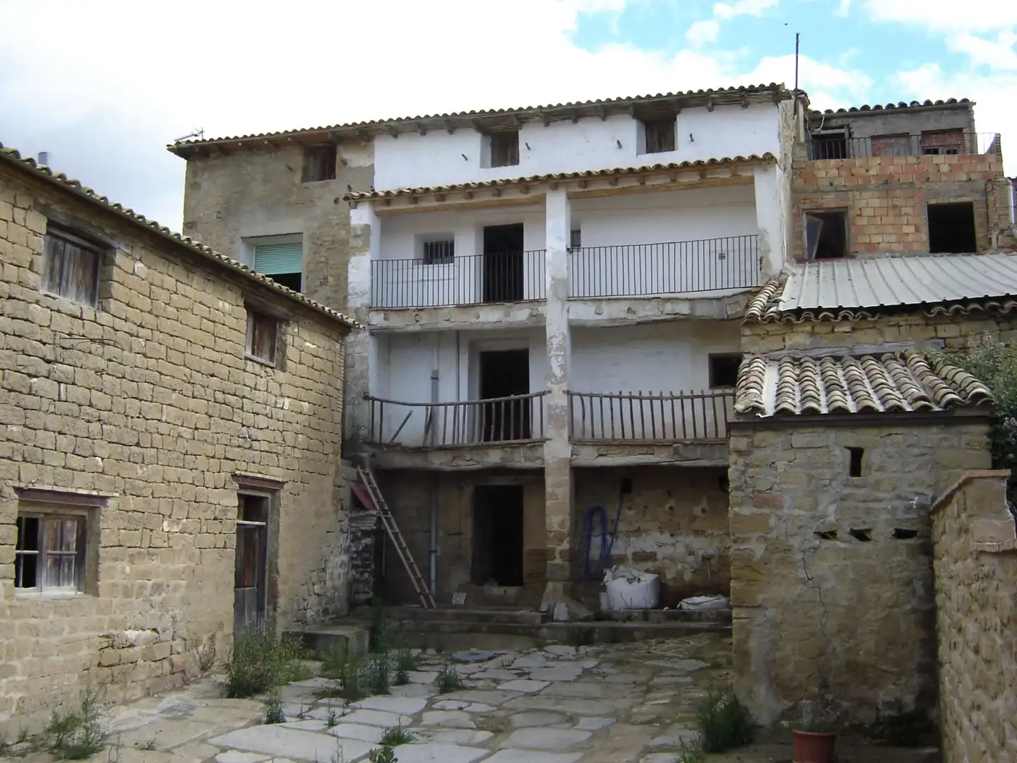 Vista exterior de Casa o xalet en venda en Erla amb Terrassa i Traster