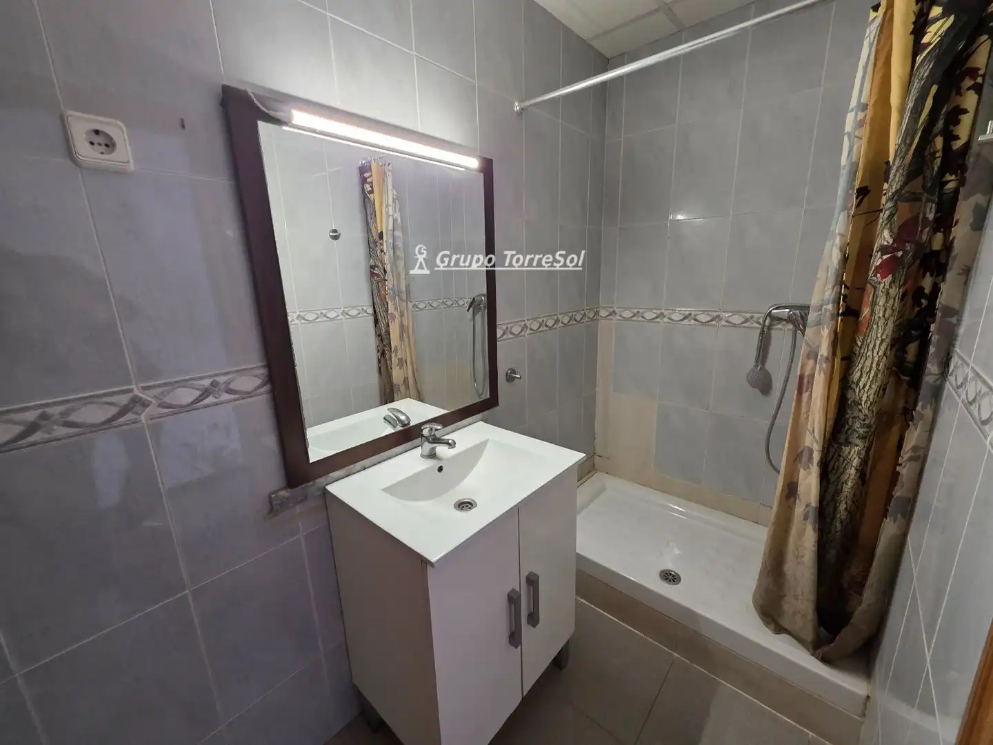 Commercial properties for sale in de Renau, Creixell