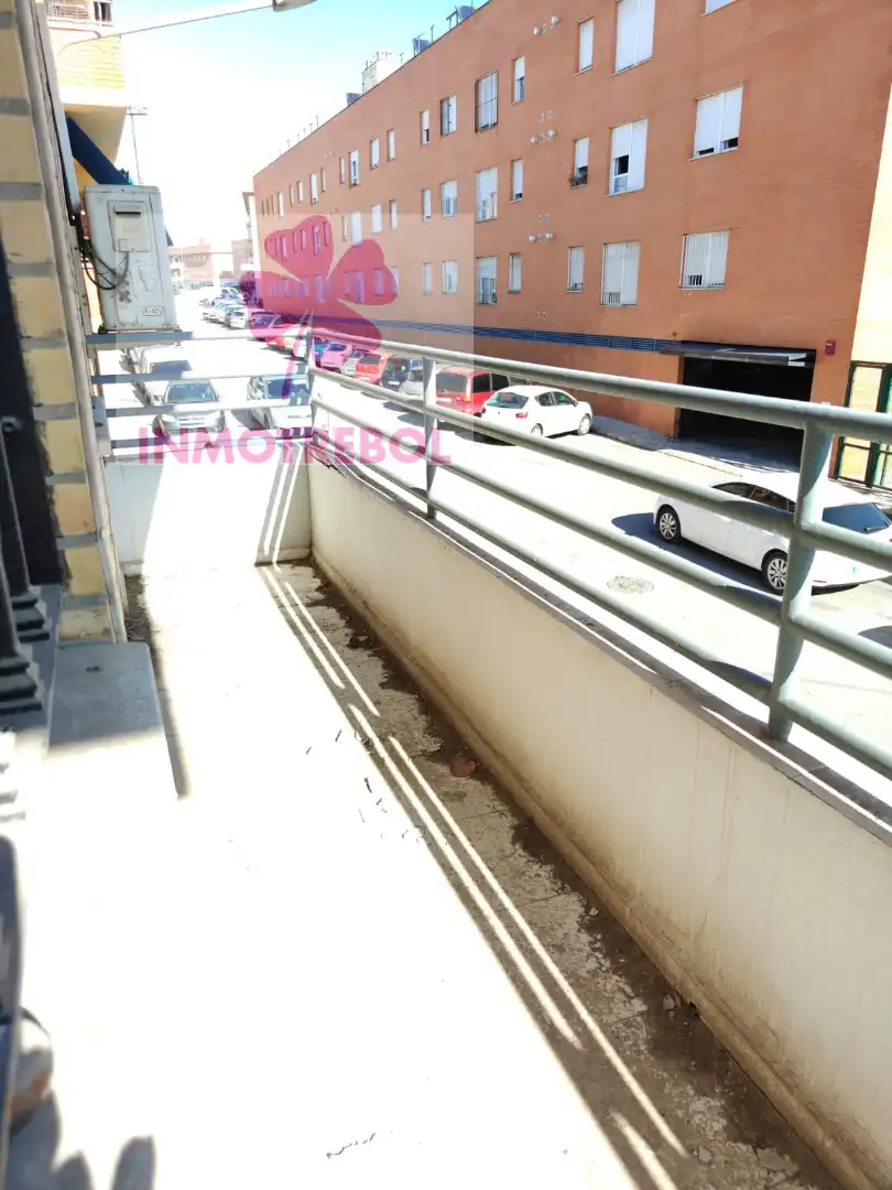 Vista exterior de Pis en venda en Coria del Río amb Balcó