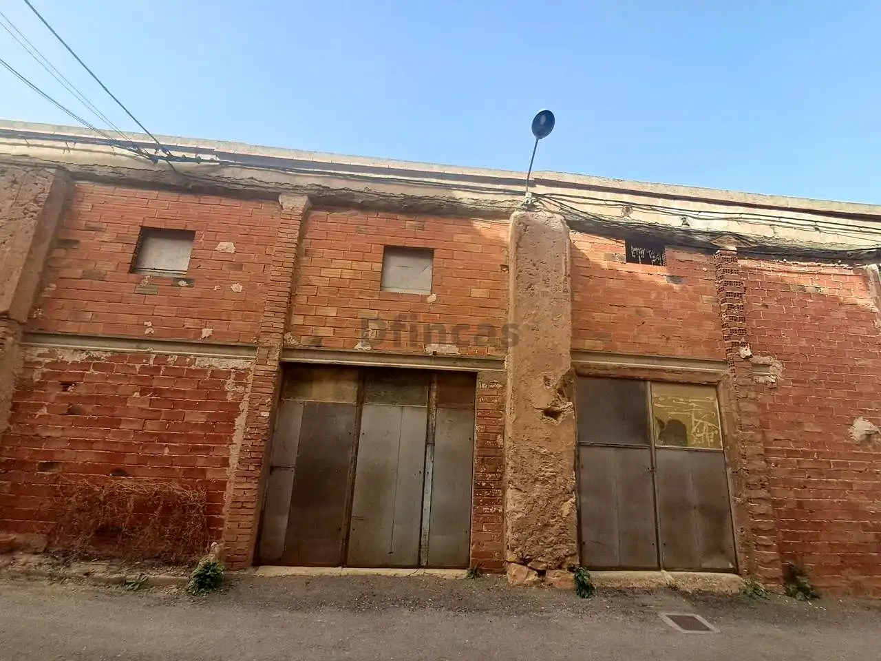 Vista exterior de Nau industrial en venda en Cella
