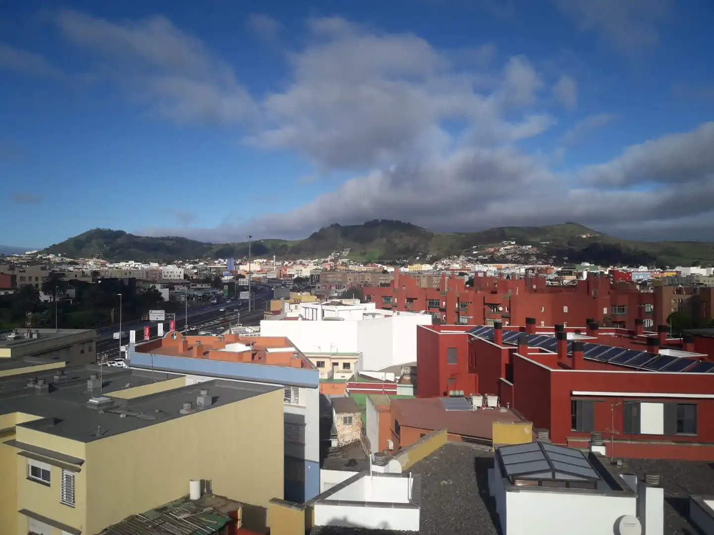Außenansicht von Wohnung zur Miete in San Cristóbal de la Laguna mit Ofen und Waschmaschine
