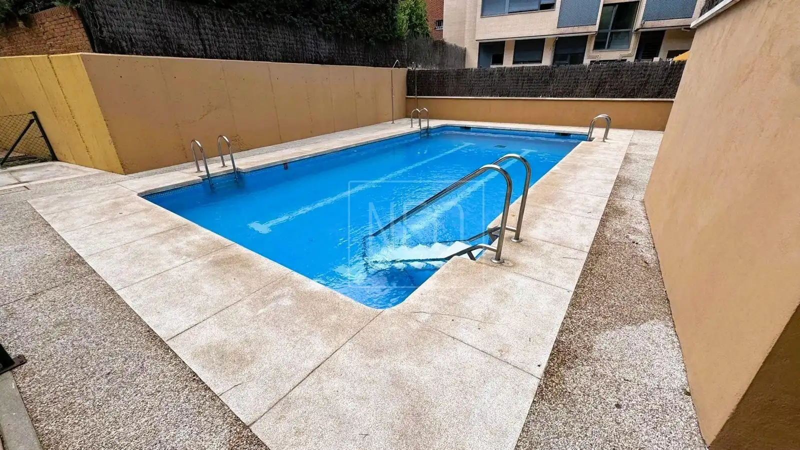 Piscina de Planta baixa en venda en Las Rozas de Madrid amb Calefacció, Parquet i Traster