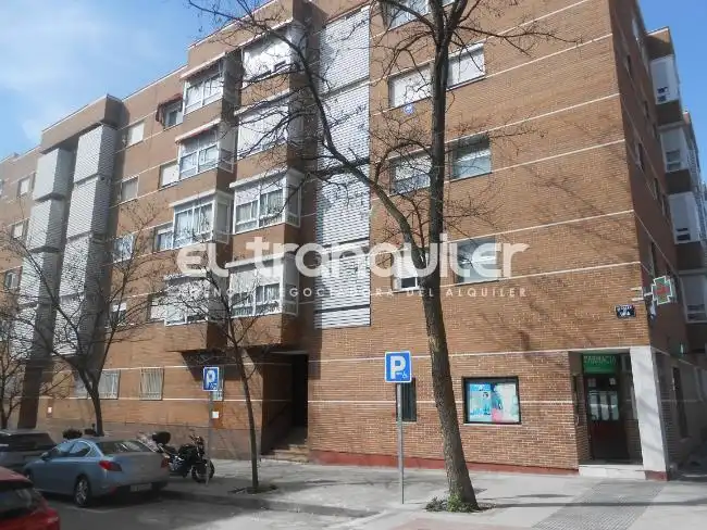 Aparcament de Pis en venda en Madrid amb Aire condicionat, Parquet i Piscina