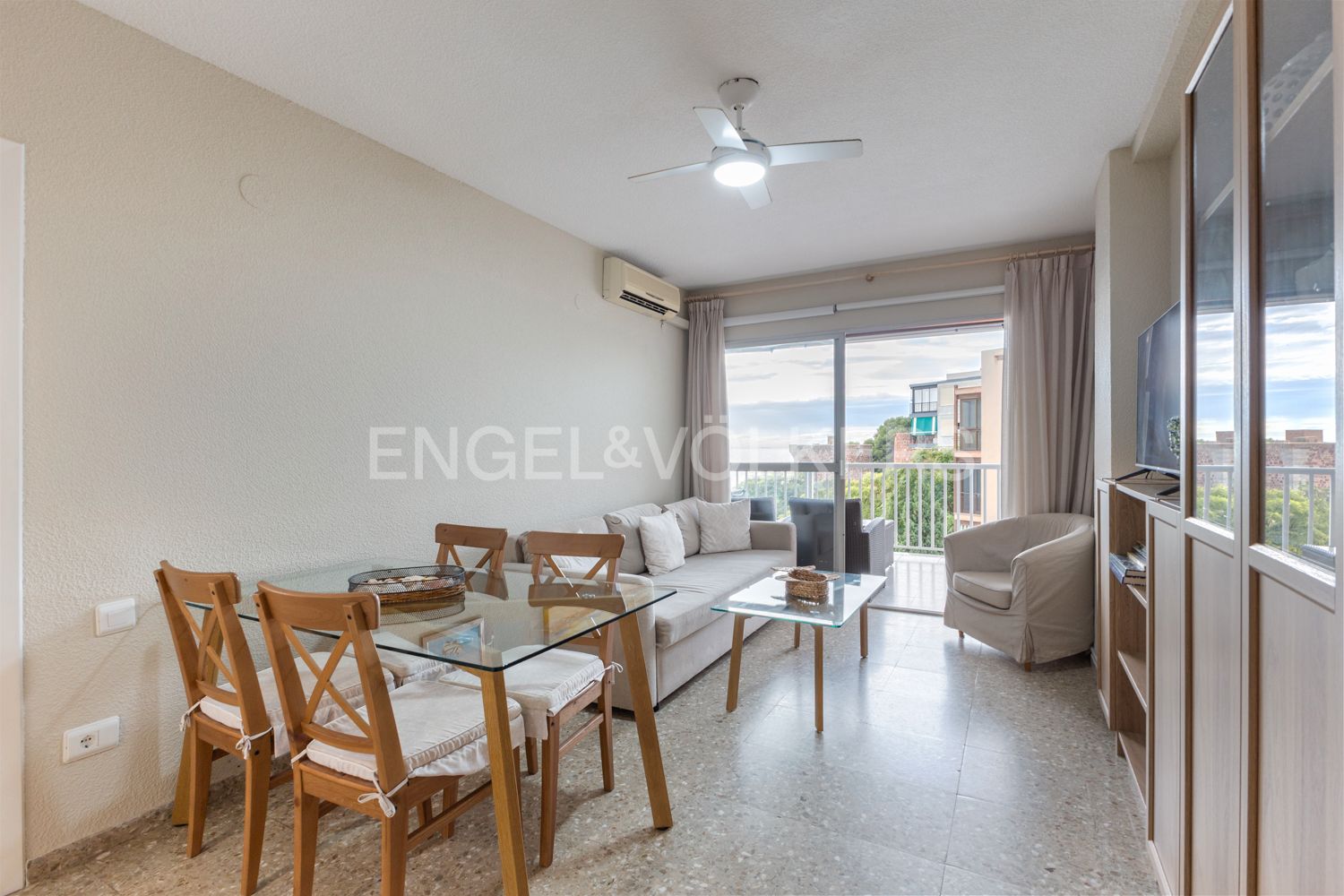 Sala d'estar de Apartament en venda en Benicasim / Benicàssim amb Aire condicionat, Calefacció i Jardí privat