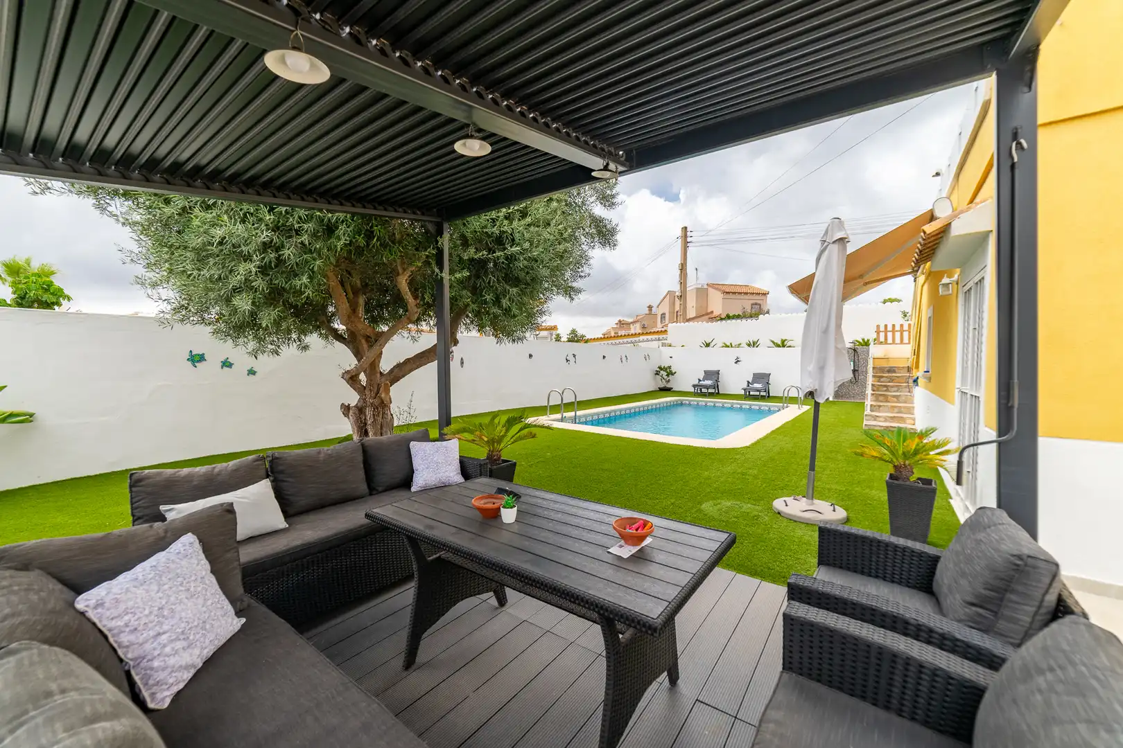 Terrassa de Casa o xalet en venda en San Miguel de Salinas amb Aire condicionat, Jardí privat i Terrassa
