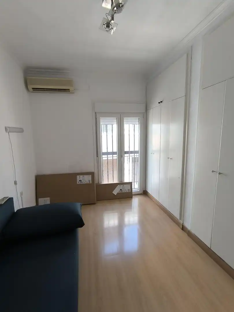 Habitación de Piso de alquiler en Sevilla con Aire acondicionado, Trastero y Amueblado