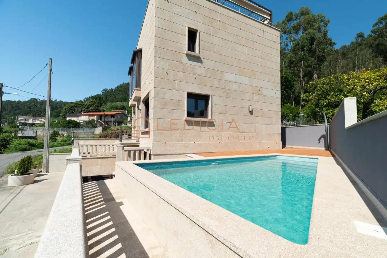 Swimming pool of Houses for sale in Moaña  with Heating, Private garden and Swimming Pool