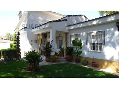 Vista exterior de Casa o xalet en venda en Carmona amb Aire condicionat, Jardí privat i Terrassa