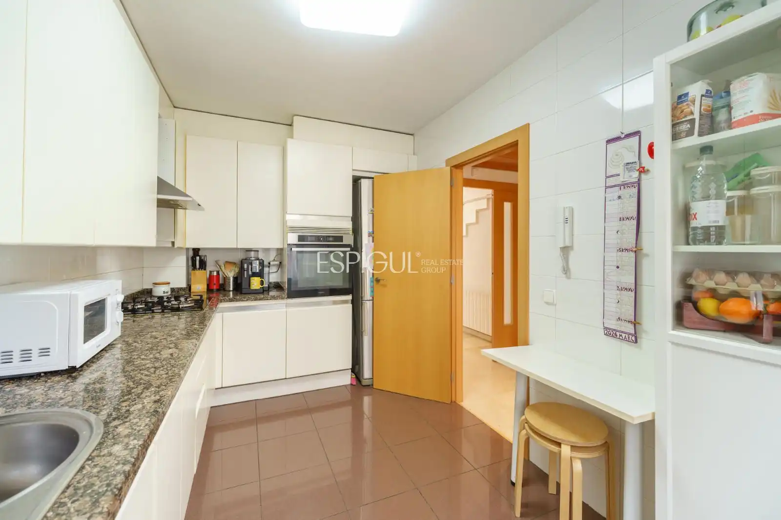 Cocina de Casa adosada en venta en Tiana con Calefacción, Jardín privado y Parquet