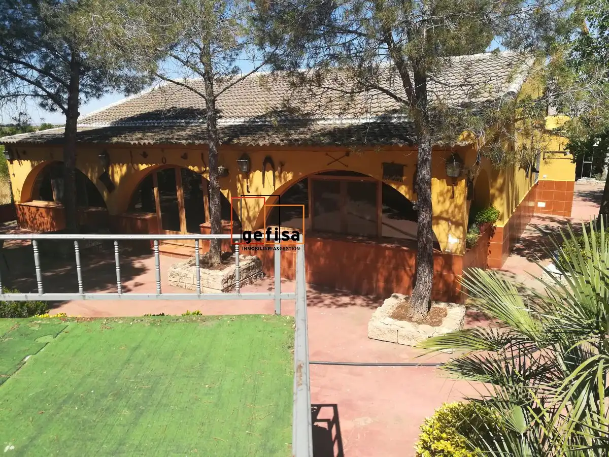 Chalet con piscina en venta en Valdepeñas, imagen 3