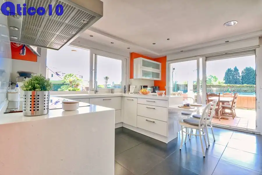 Cocina de Casa o chalet en venta en Gijón  con Calefacción, Jardín privado y Parquet
