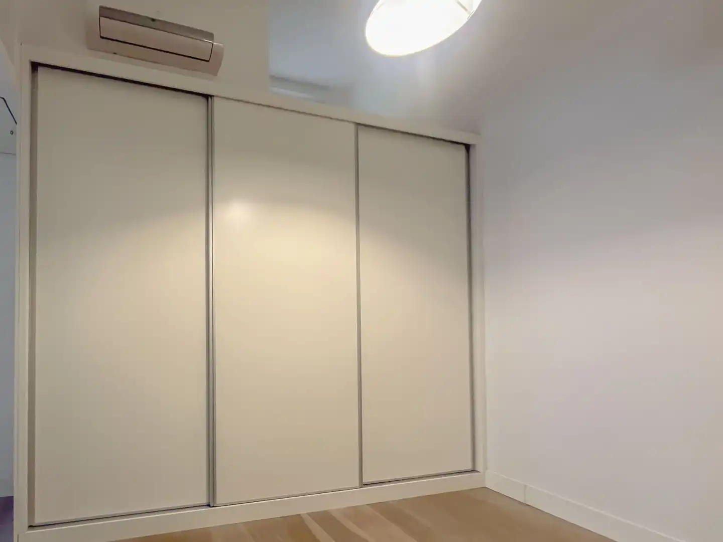 Schlafzimmer von Wohnung zur Miete in Sevilla mit Klimaanlage, Heizung und Abstellraum