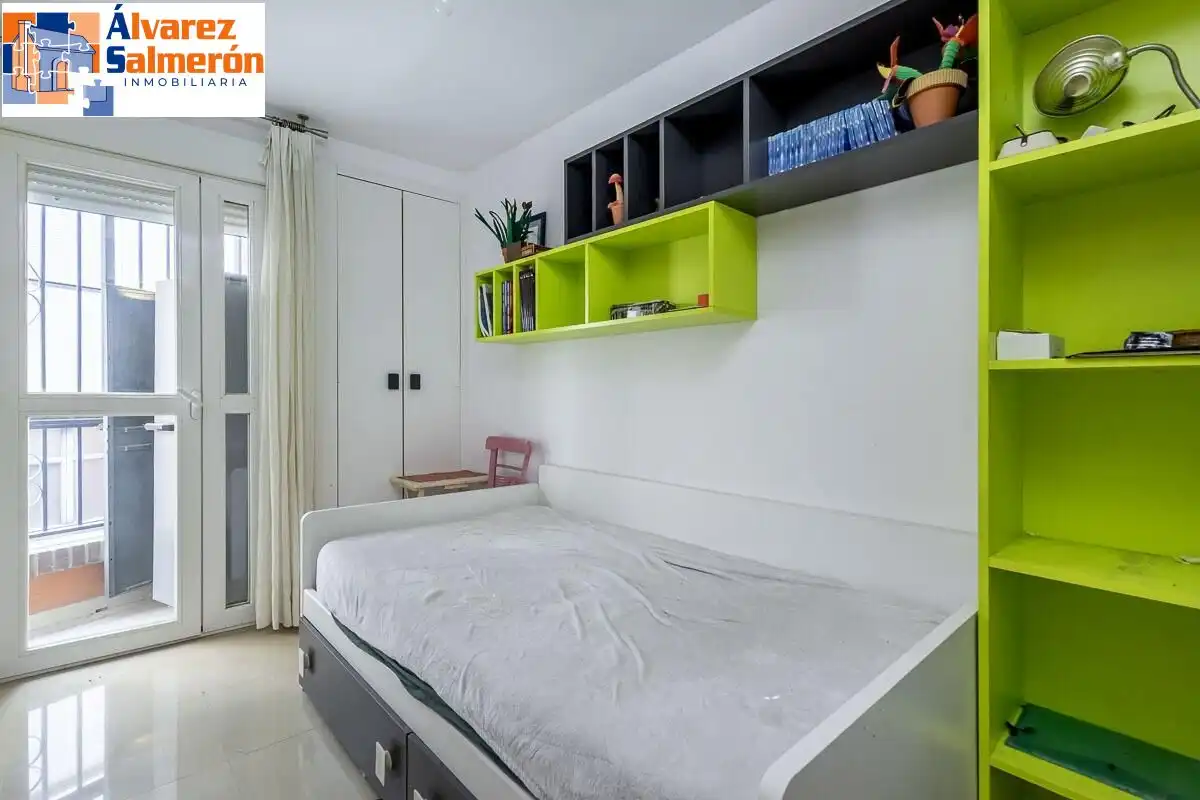 Schlafzimmer von Wohnung zum Verkauf in Granada mit Balkon