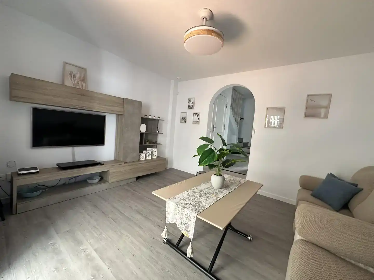 Wohnzimmer von Maisonette zur Miete in Chiclana de la Frontera mit Schwimmbad und Balkon