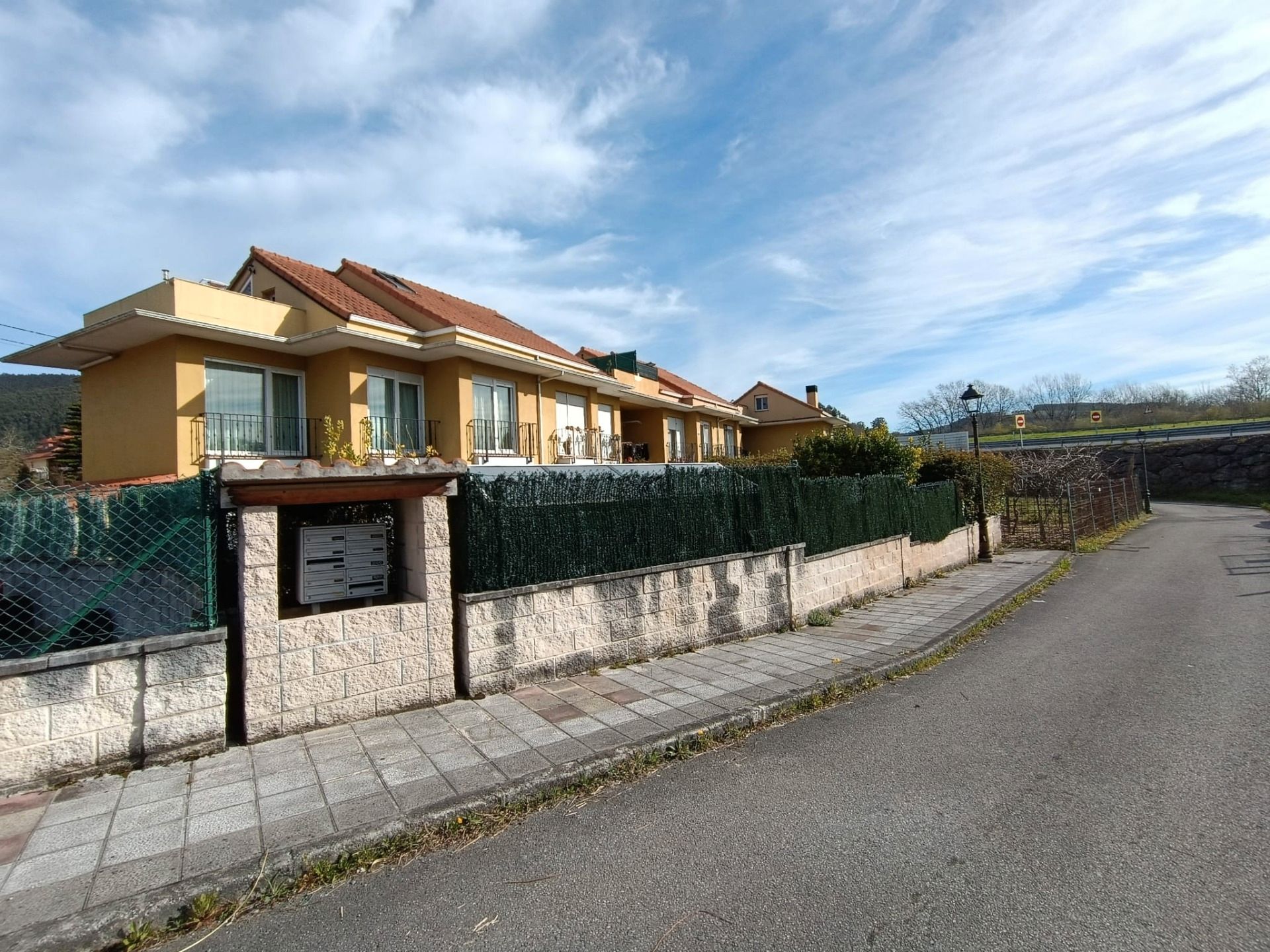 Vista exterior de Planta baixa en venda en Castañeda amb Calefacció, Jardí privat i Traster