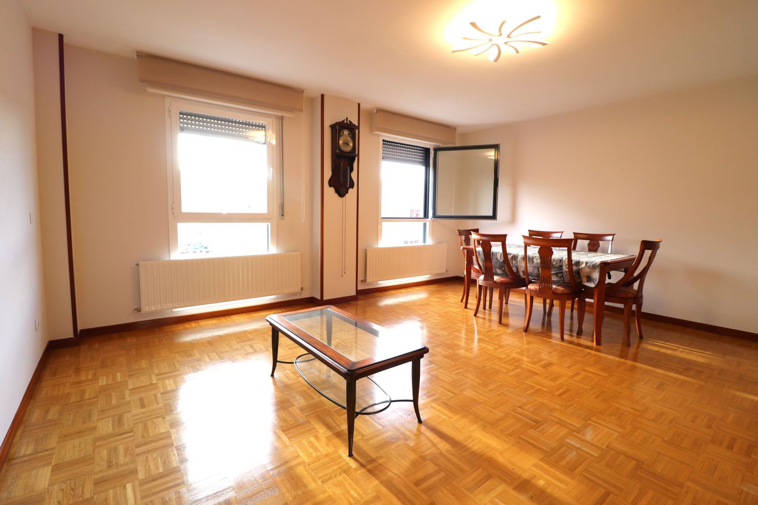 Wohnzimmer von Wohnung zum Verkauf in Vitoria - Gasteiz mit Heizung, Parkett und Terrasse