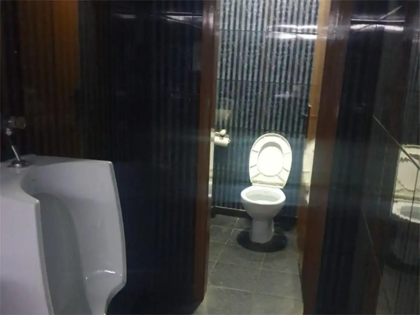 Badezimmer von Geschaftsraum zur Miete in Ourense Capital  mit Klimaanlage und Möbliert