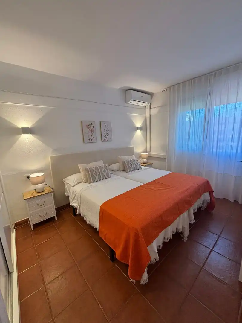 Dormitori de Apartament en venda en Fuengirola amb Aire condicionat, Terrassa i Moblat
