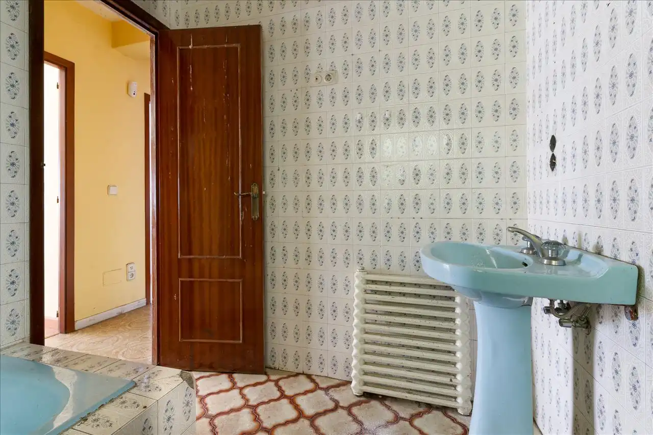 Bathroom of Flat for sale in Ordes