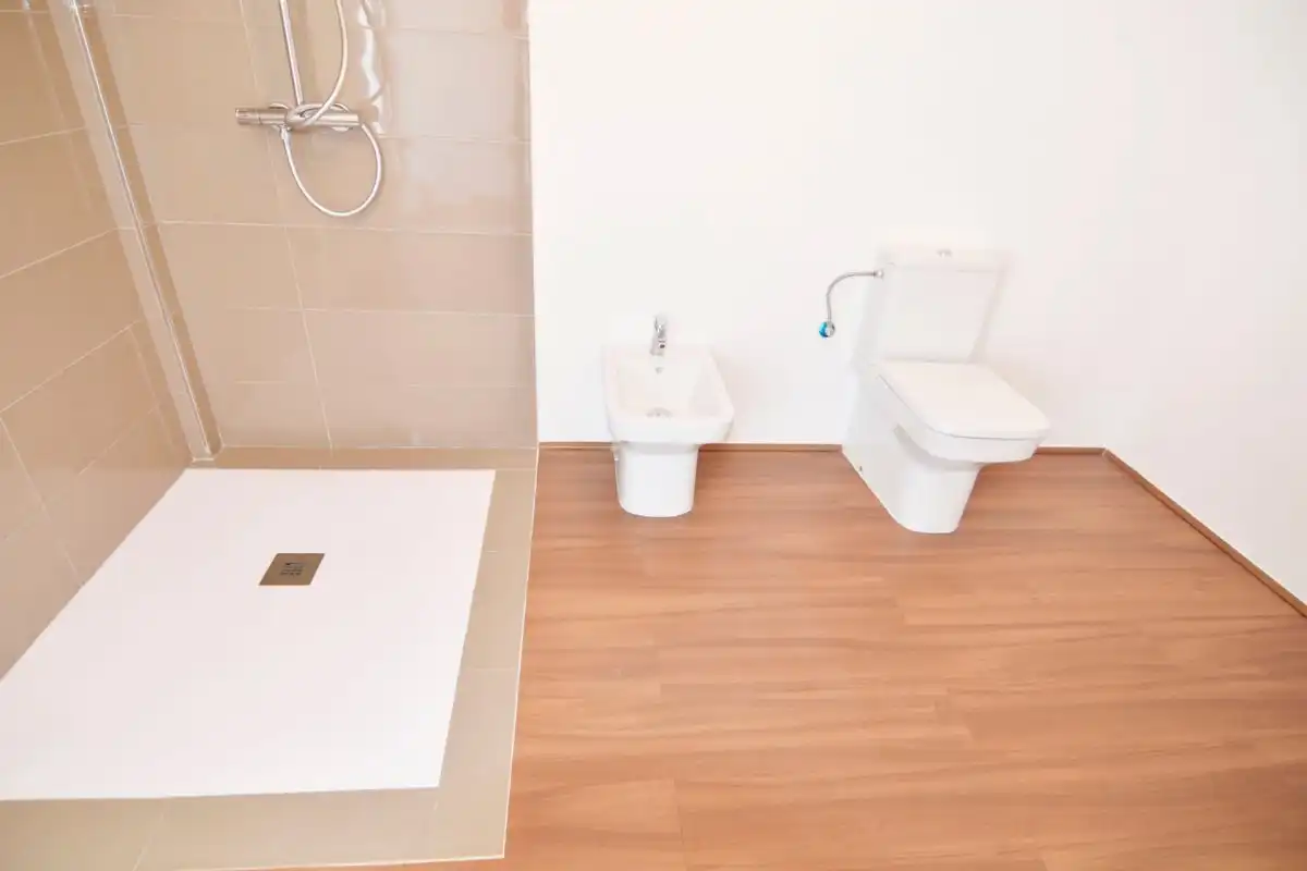 Bany de Casa o xalet en venda en Calvarrasa de Abajo amb Terrassa, Piscina i Moblat
