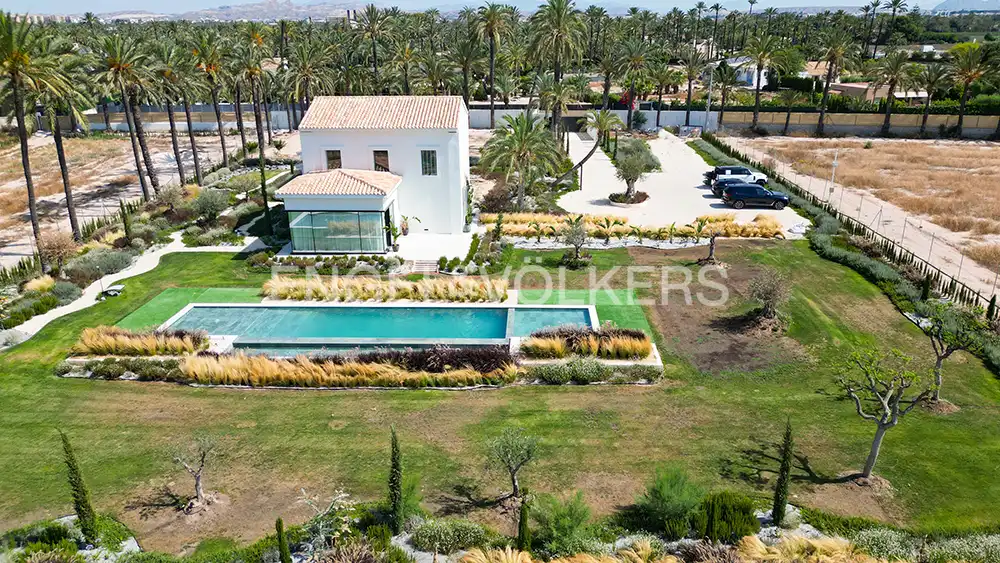 Vista exterior de Casa o xalet en venda en Elche / Elx amb Aire condicionat, Calefacció i Jardí privat