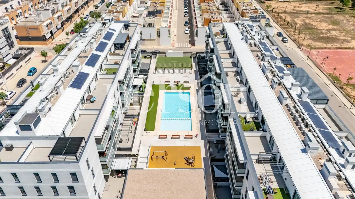 Exterior view of Duplexes for sale in La Pobla de Vallbona  with Air Conditioner, Heating and Terrace