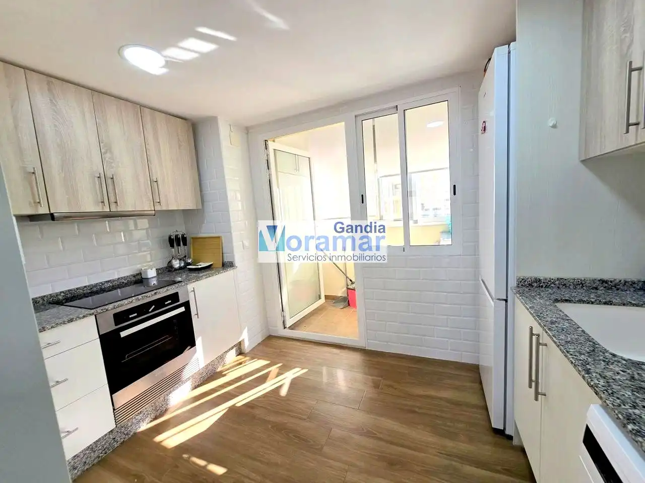 Cocina de Apartamento de alquiler en Gandia con Aire acondicionado, Terraza y Amueblado