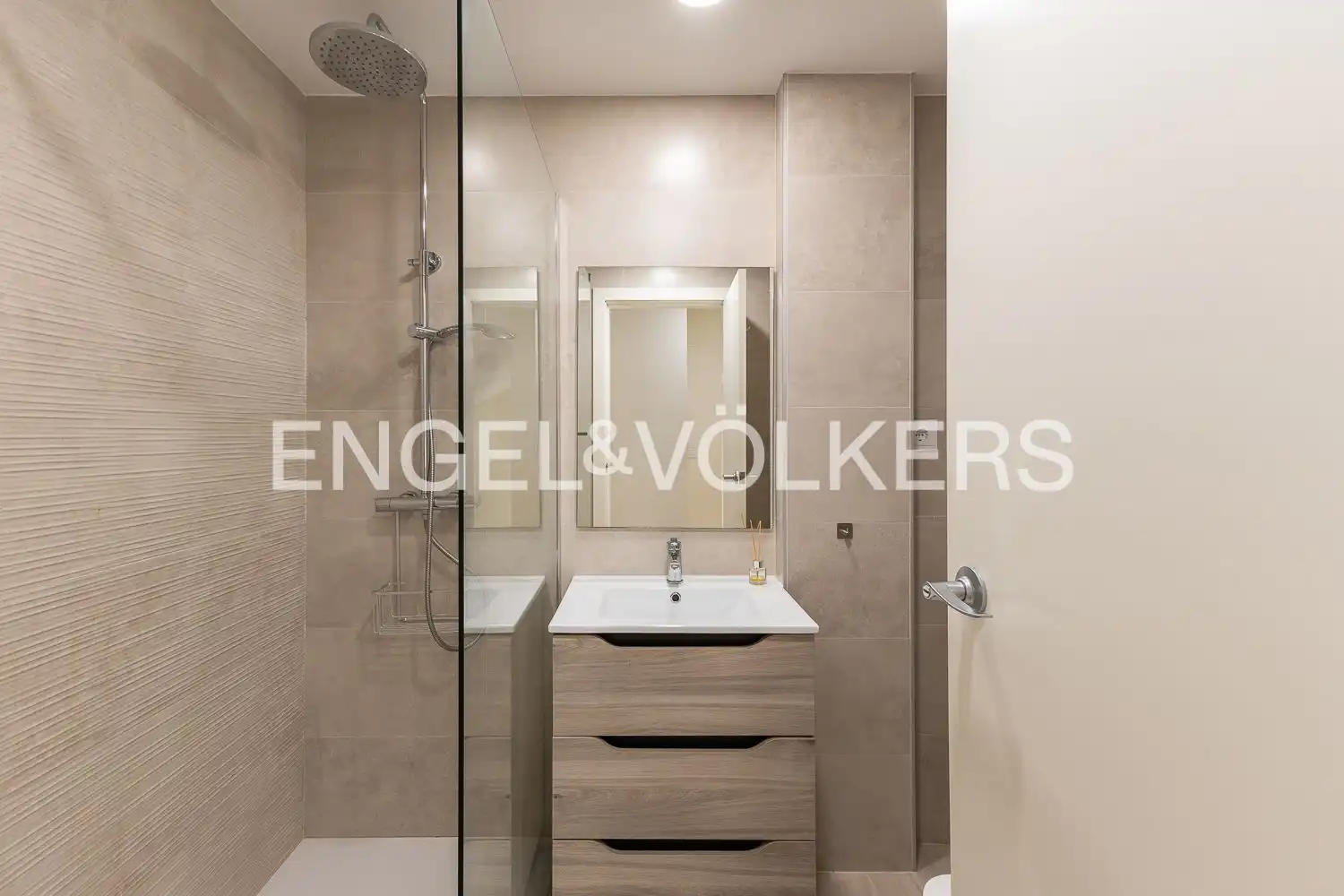 Baño de Casa o chalet de alquiler en Rocafort con Aire acondicionado, Calefacción y Jardín privado