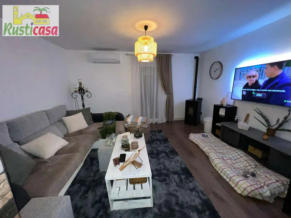 Sala d'estar de Casa o xalet en venda en Baños de la Encina amb Terrassa i Balcó