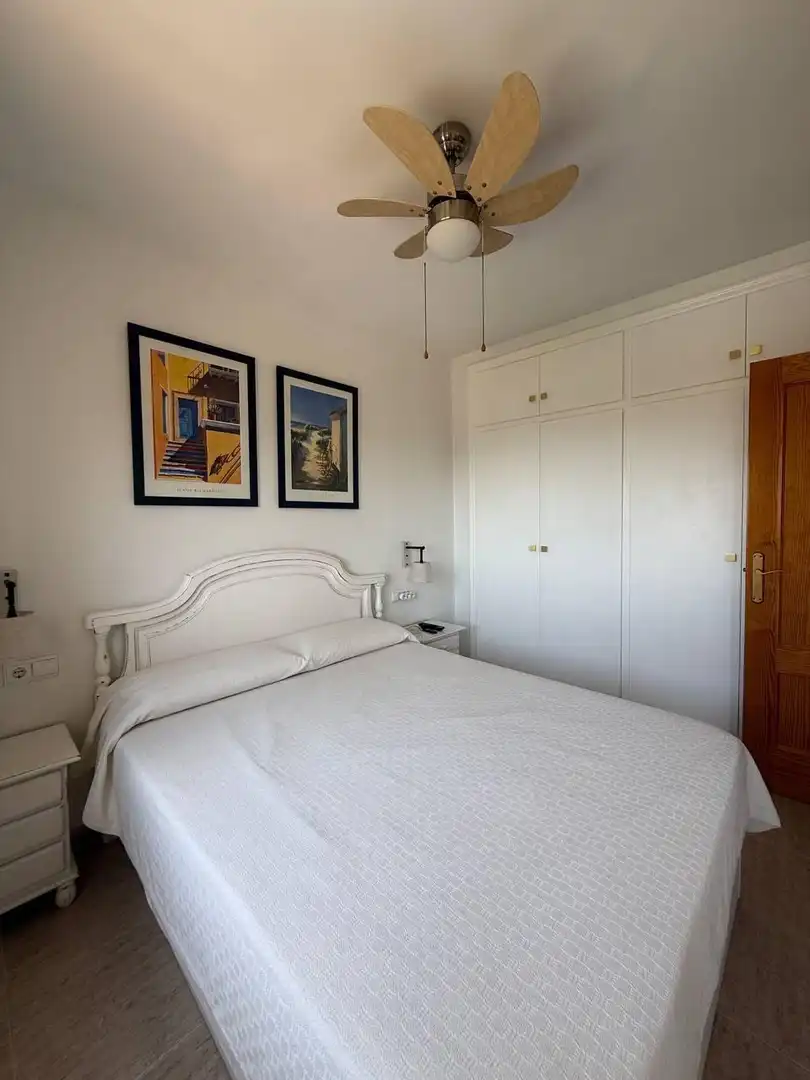 Dormitori de Apartament en venda en Orihuela amb Terrassa i Piscina comunitària