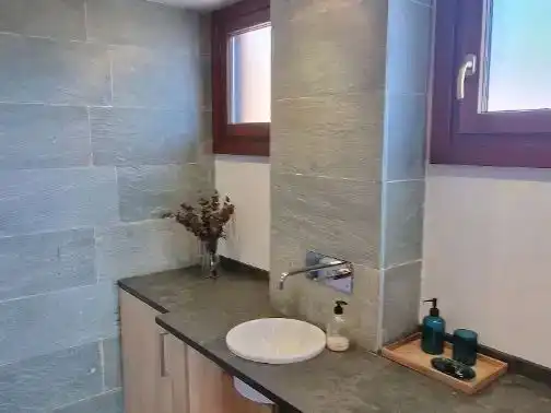 Bany de Dúplex de lloguer en Gijón  amb Jardí privat, Parquet i Traster