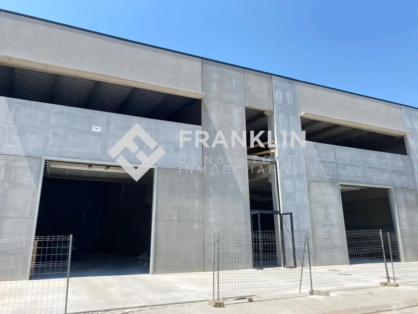 Außenansicht von Fabrikhallen zur Miete in La Garriga