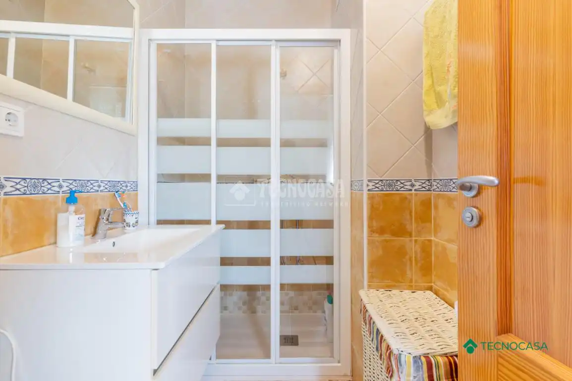 Bathroom of Attic for sale in Roquetas de Mar  with Air Conditioner, Terrace and Community pool
