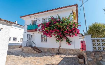 Vista exterior de Casa o xalet en venda en Empuriabrava amb Aire condicionat, Terrassa i Balcó