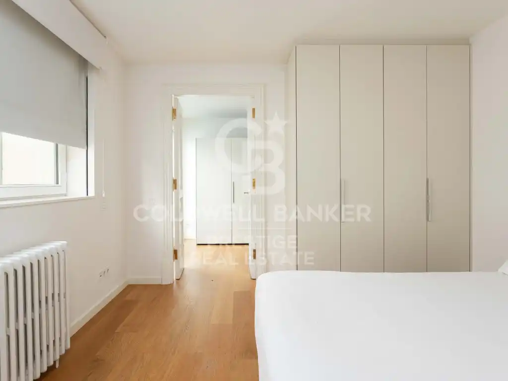 Exterior view of Attic for sale in Barcelona  with Terrace, Swimming Pool and Balcony