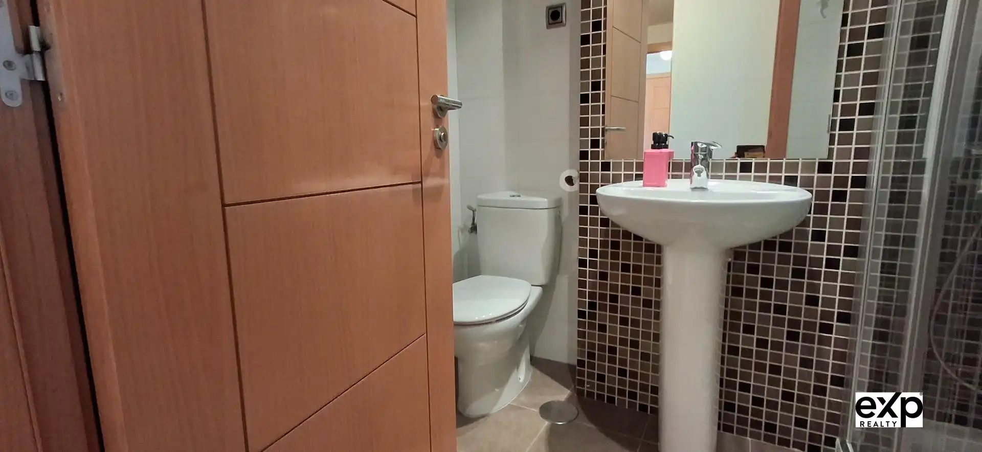 Bathroom of Apartments for rent in Madrid  with Air Conditioner, Heating and Private garden