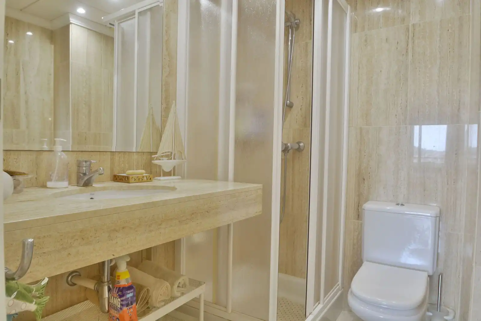 Bathroom of Apartments for sale in Marbella  with Private garden and Community pool