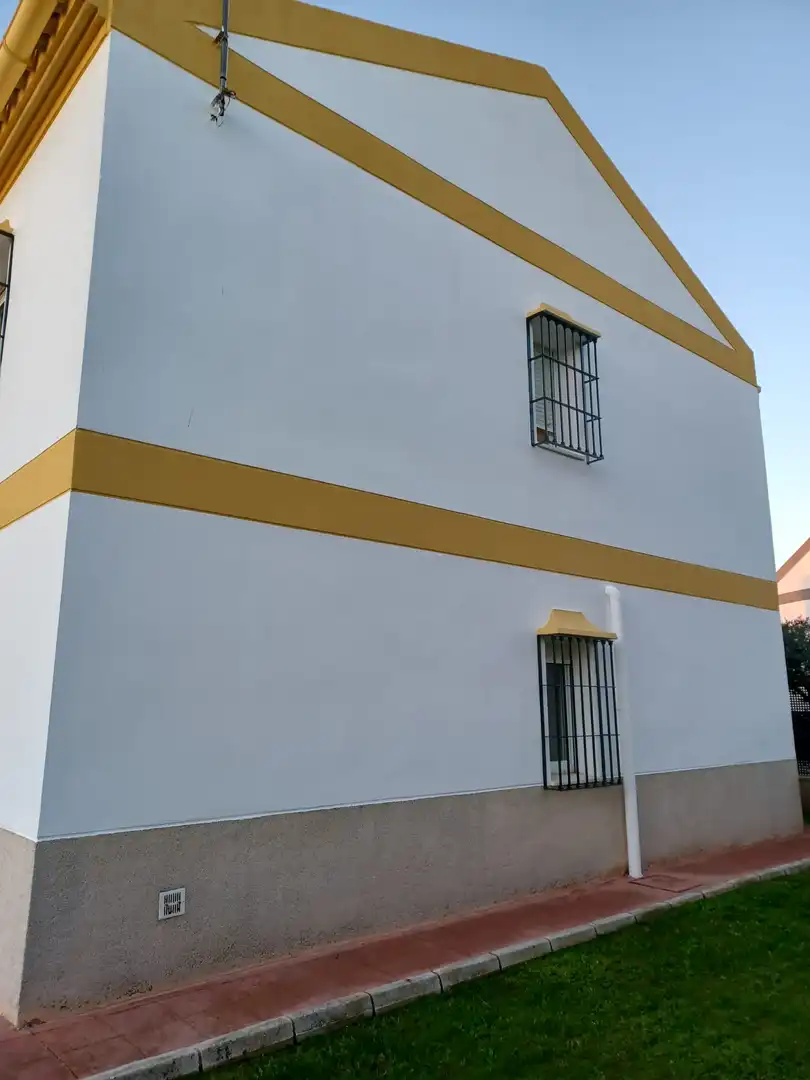 Exterior view of Houses for sale in Espartinas  with Air Conditioner, Private garden and Oven