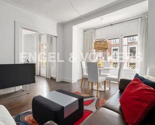 Sala d'estar de Apartament de lloguer en  Barcelona Capital amb Aire condicionat, Calefacció i Parquet