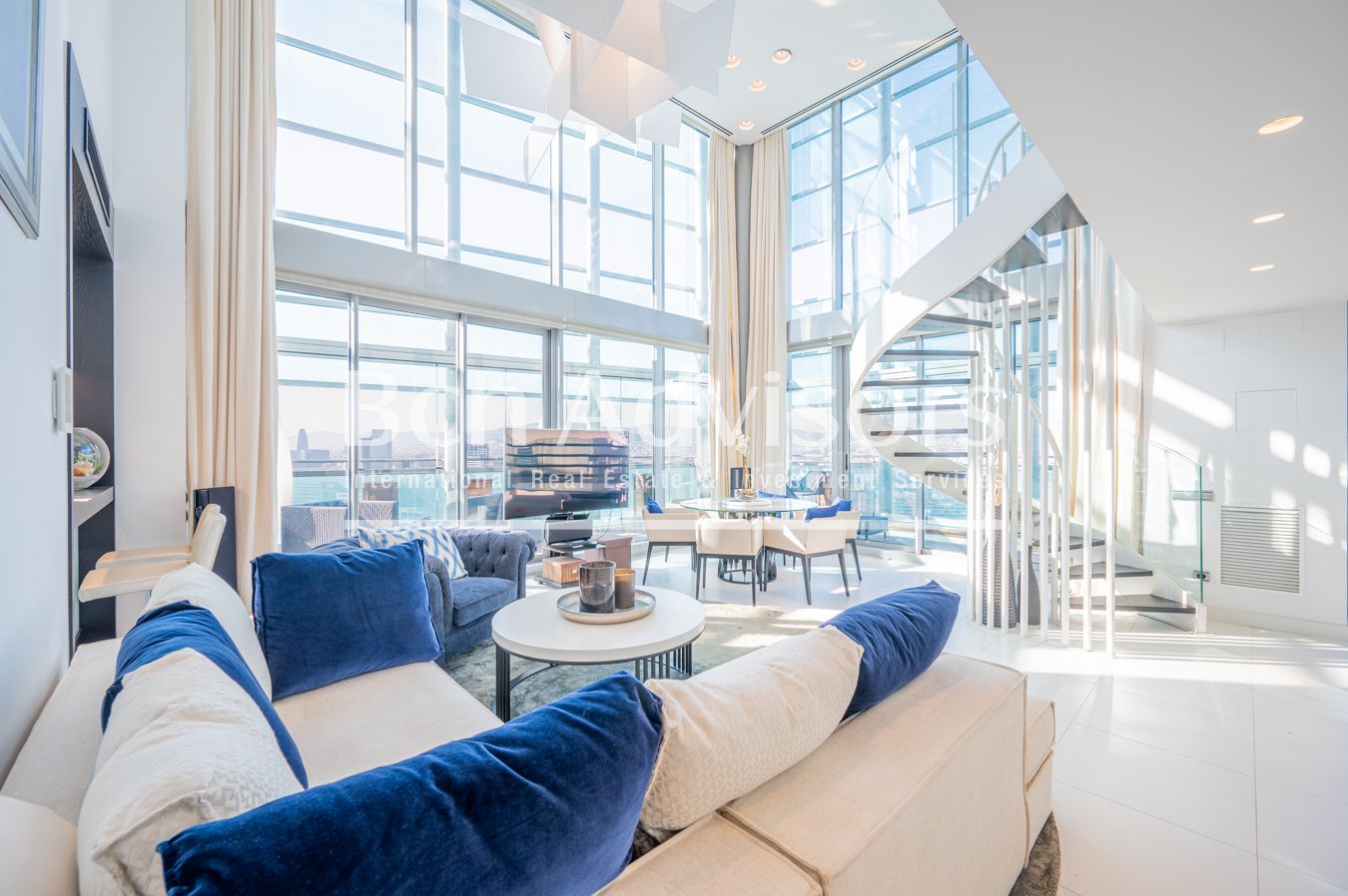 Sala d'estar de Àtic en venda en  Barcelona Capital amb Aire condicionat, Calefacció i Terrassa
