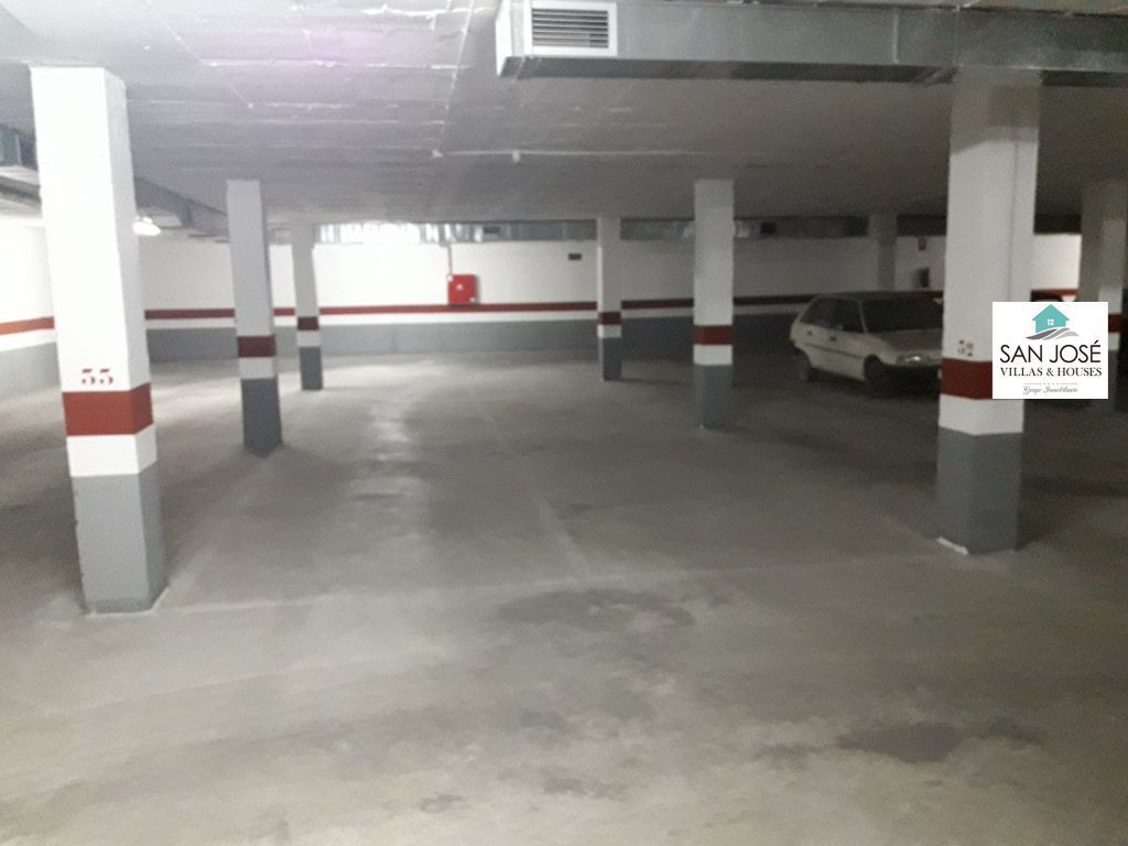 Parkplatz von Garage zum Verkauf in Aspe