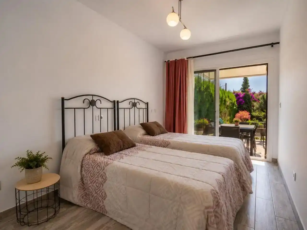 Habitación de Casa adosada en venta en Estepona con Aire acondicionado