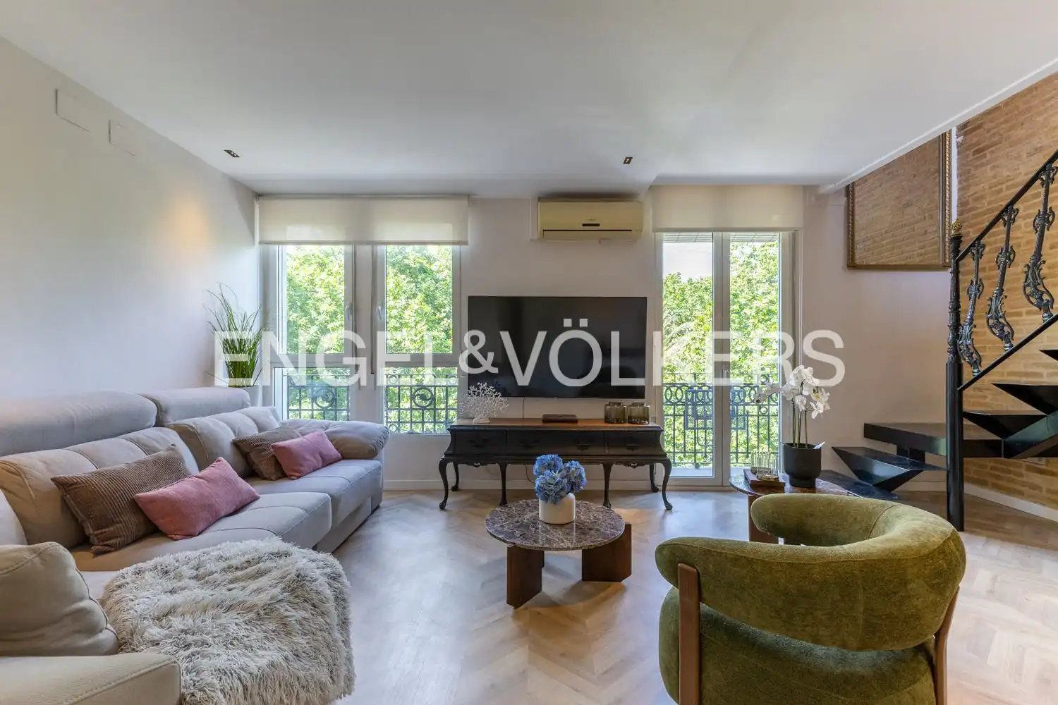 Exterior view of Attic for sale in Valencia  with Air Conditioner, Heating and Parquet flooring