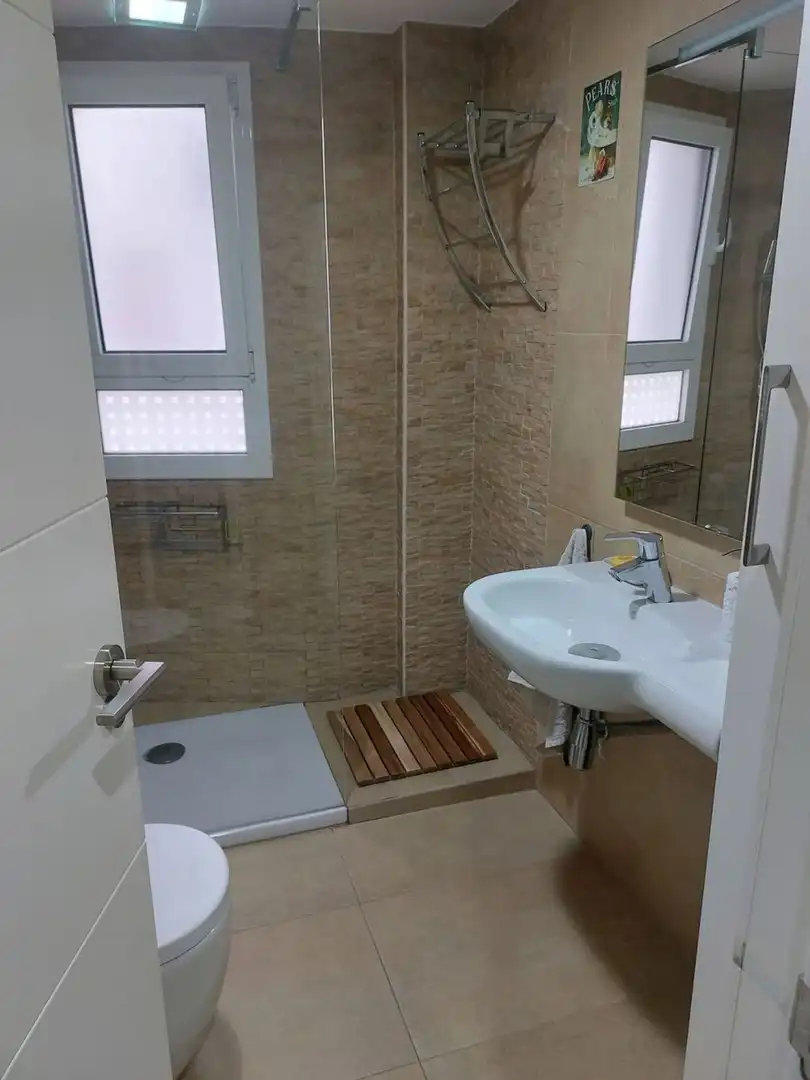Badezimmer von Wohnung zur Miete in Sevilla mit Klimaanlage und Möbliert