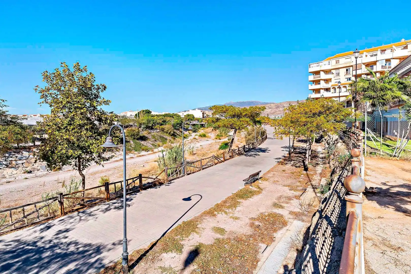 Vista exterior de Àtic en venda en Roquetas de Mar amb Aire condicionat, Parquet i Terrassa