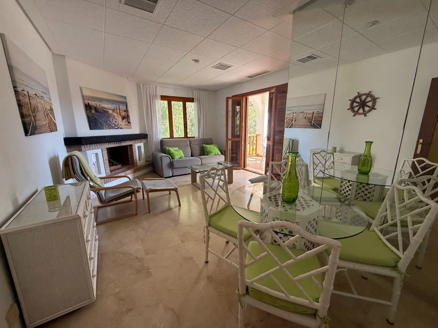 Sala d'estar de Apartament en venda en Marbella amb Aire condicionat, Terrassa i Piscina