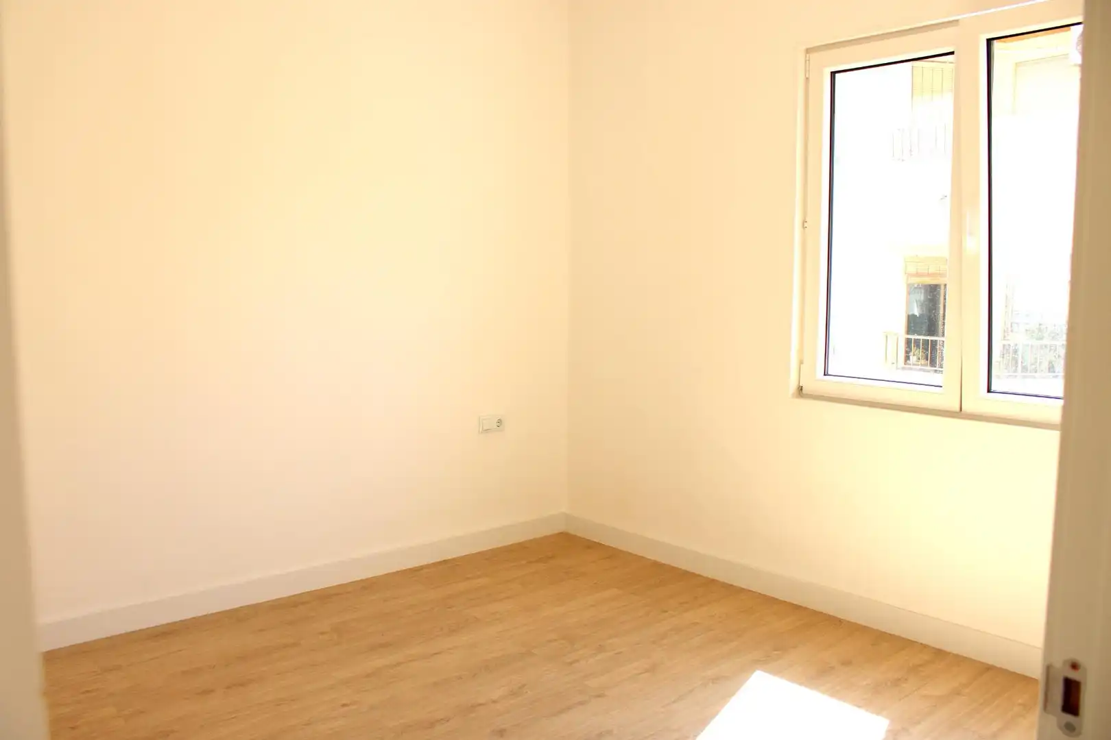 Habitación de Piso en venta en Oliva con Alarma