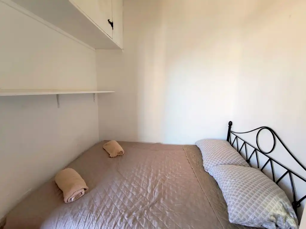 Dormitori de Apartament en venda en Torrevieja amb Rentadora