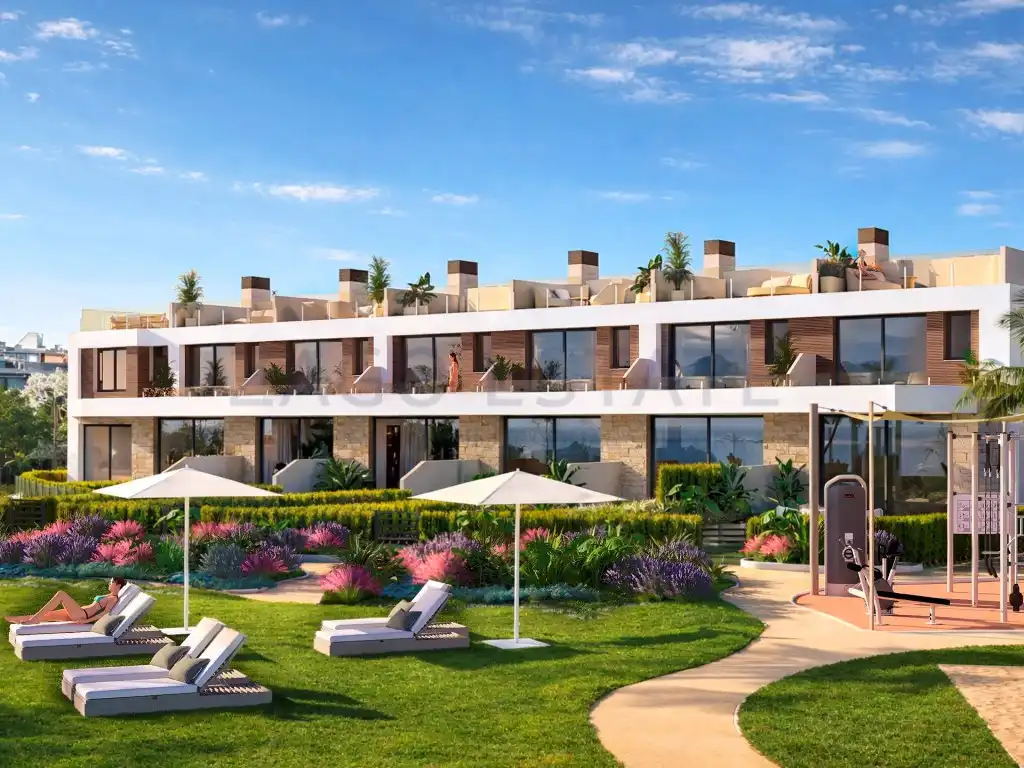 Vista exterior de Casa adosada en venda en El Campello amb Jardí privat i Piscina